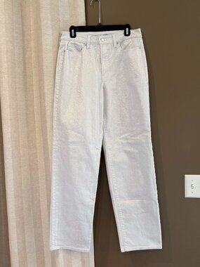 Old Navy High Rise OG Loose White with Subtle Silver Sparkle, Size 8 Tall